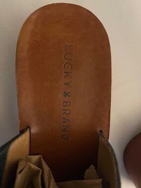 Brand Lucky One Toe Sandals
